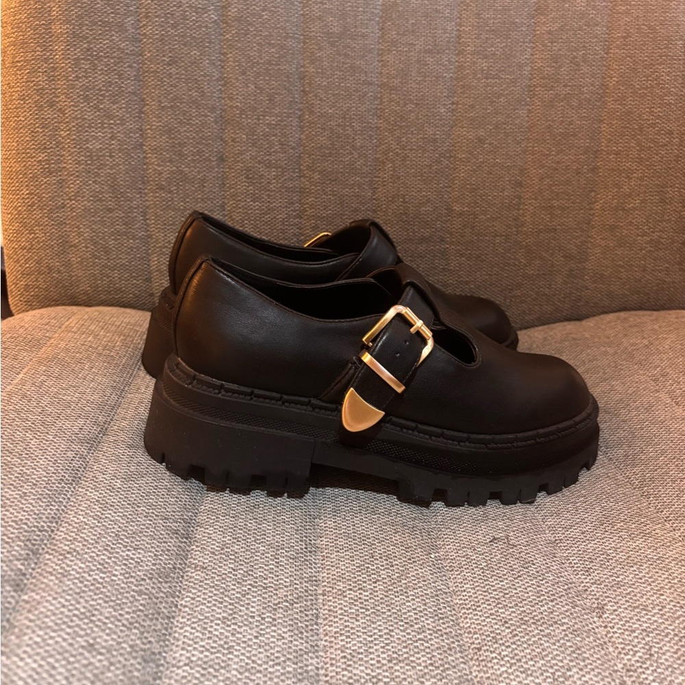 Steve Madden Kamlee Lug Sole Mary Jane with Gold Buckle